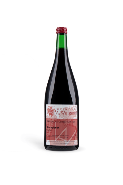 2019er Portugieser QbA trocken Weingut A. Waigand - freigestellte Rotweinflasche PNG