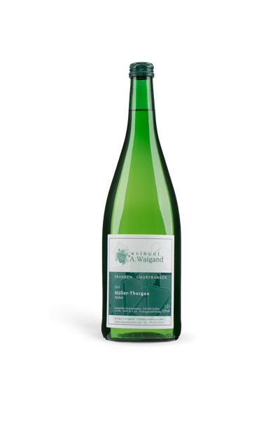 2023er Mueller-Thurgau QbA Weingut A. Waigand - freigestellte Weissweinflasche PNG