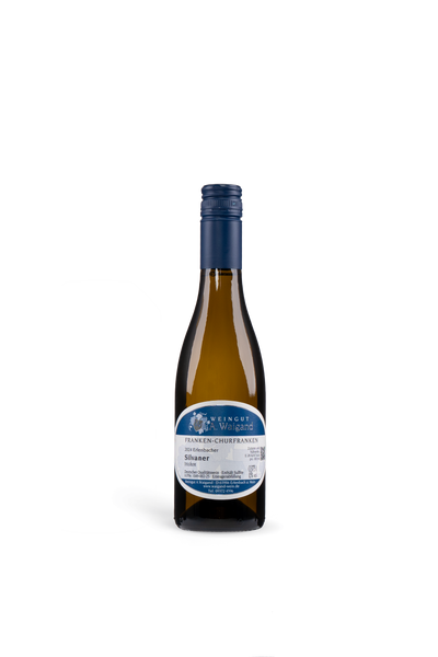 2024er Silvaner trocken DIE KLEINEN Weingut A. Waigand - freigestellte Weissweinflasche PNG