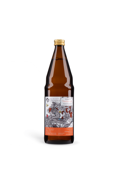 Gretel's Traubensaft Weingut A. Waigand - freigestellte Flasche mit künstlerischem Etikett