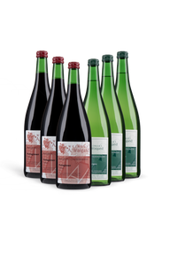 Sechs Weinflaschen (Liter) vom Weingut A. Waigand – drei Rotwein- und drei Weißweinflaschen
